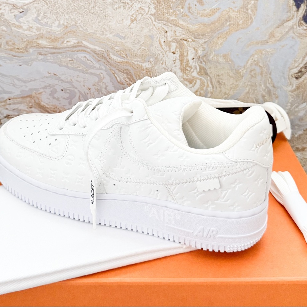 Louis Vuitton X NIKE AIR FORCE 1 Calfskin Monogram Mens Low Top White Sneakers - Picture 14 of 15